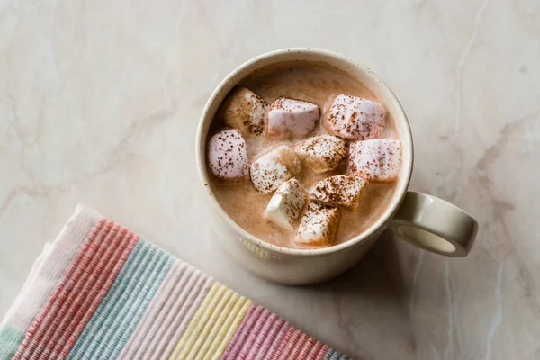 Leche Casera Saludable Babyccino Con Malvaviscos Cacao Canela Polvo Para — Foto de Stock