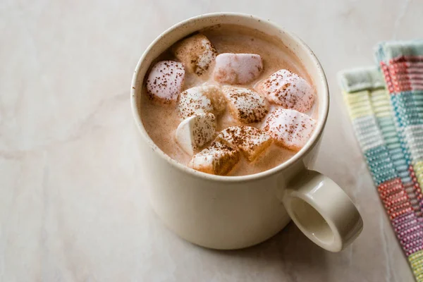 Leche Casera Saludable Babyccino Con Malvaviscos Cacao Canela Polvo Para — Foto de Stock