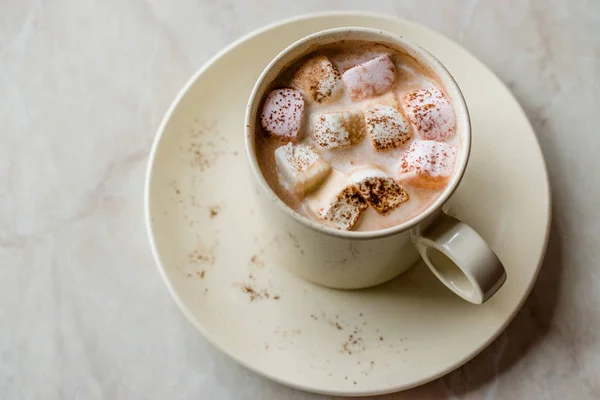 Milk Babyccino Buatan Sendiri Yang Sehat Dengan Marshmallows Dan Cocoa — Stok Foto