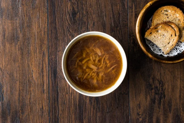 Sopa Cebolla Francesa Con Pan Superficie Madera Oscura Alimentos Ecológicos —  Fotos de Stock
