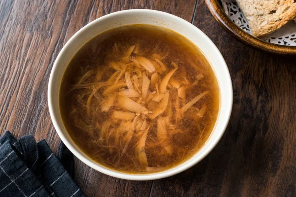 Sopa Cebola Francesa Com Pão Superfície Madeira Escura Alimentos Orgânicos — Fotografia de Stock