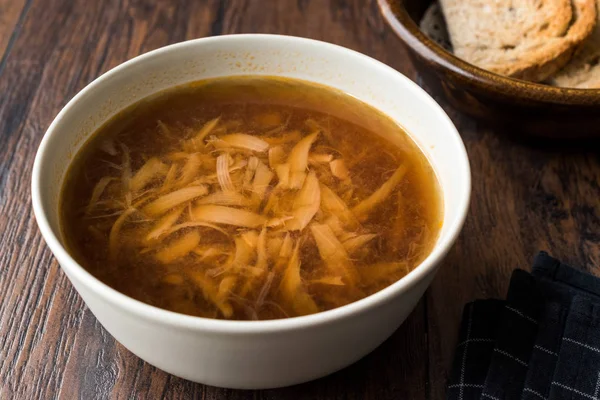 Sopa Cebola Francesa Com Pão Superfície Madeira Escura Alimentos Orgânicos — Fotografia de Stock