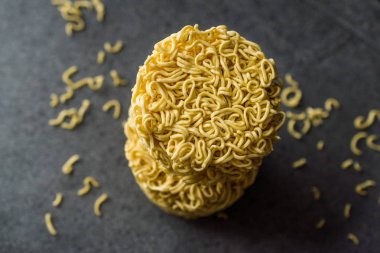 Gri yüzeyi ham anlık erişte. Organik geleneksel gıda.