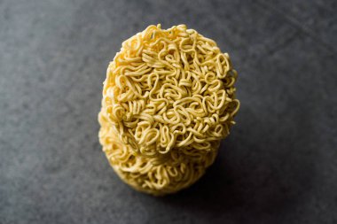 Gri yüzeyi ham anlık erişte. Organik geleneksel gıda.