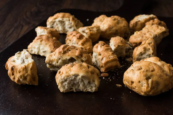 Türk gevrek gevrek Gevrek Galeta çekirdek ile stil / ayçiçeği tohumu / Cantucci. Organik aperatifler.