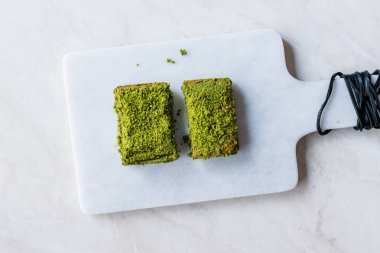 Türk tatlı Billuriye kadayıf fıstık tozu ile. Geleneksel Gıda.