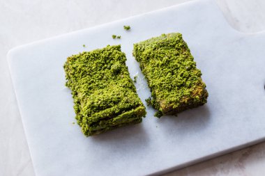 Türk tatlı Billuriye kadayıf fıstık tozu ile. Geleneksel Gıda.