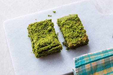 Türk tatlı Billuriye kadayıf fıstık tozu ile. Geleneksel Gıda.