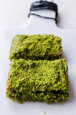 Türk tatlı Billuriye kadayıf fıstık tozu ile. Geleneksel Gıda.