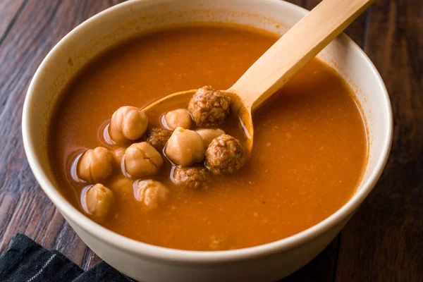 Chickpea Soup Stew Med Kjøttboller Wooden Spoon Spanish Potaje Garbanzos – stockfoto
