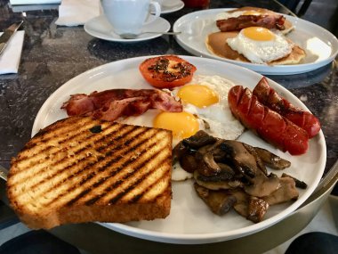 Avustralya / Avustralya kahvaltı tost, kızarmış yumurta, gevrek Bac ile