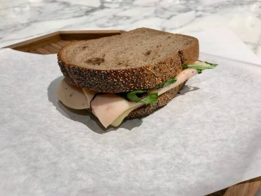 Işık hindi Jambonlu sandviç kahverengi ekmek ekmek ile / diyet tost 