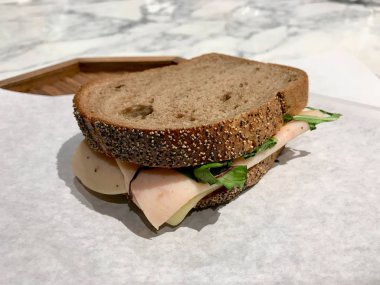 Işık hindi Jambonlu sandviç kahverengi ekmek ekmek ile / diyet tost 