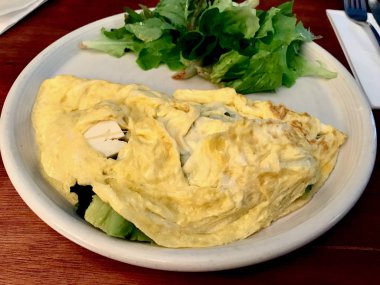 Gre ile beyaz omlet bebek ıspanak ve keçi peyniri ile servis