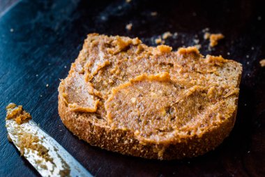 Organik tarihi meyve hamur hamur ekmek ile.