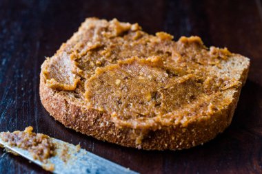 Organik tarihi meyve hamur hamur ekmek ile.