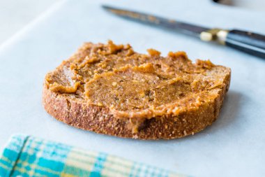 Organik tarihi meyve hamur hamur ekmek ile.