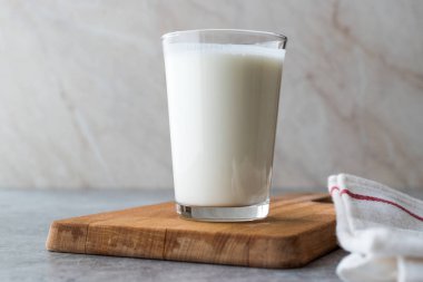 Türk Ayran içmek veya Kefir / ayran yoğurt ile yapılan.