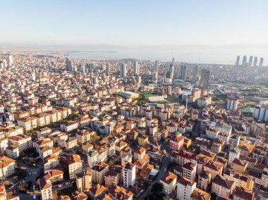 Plansız kentleşme şehir Istanbul Kar hava dron görünümü