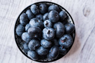 Yaban mersini / taze ham organik çilek ya da yaban mersini