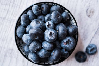 Yaban mersini / taze ham organik çilek ya da yaban mersini