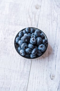 Yaban mersini / taze ham organik çilek ya da yaban mersini