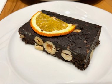 Çiğ çikolata Nut Bar un olmadan ve hiçbir şeker ile hizmet