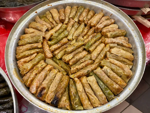 Dolma turca Lahana Sarmasi / Kelem Dolmasi / Rollos de col . —  Fotos de Stock