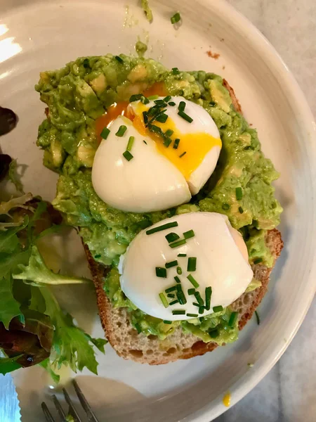 Smashed Avocado Tartine Paste with Boiled Eggs with Bread Slice. — Stock Photo, Image