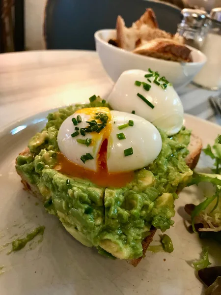 Smashed Avocado Tartine Paste with Boiled Eggs with Bread Slice. — Stock Photo, Image