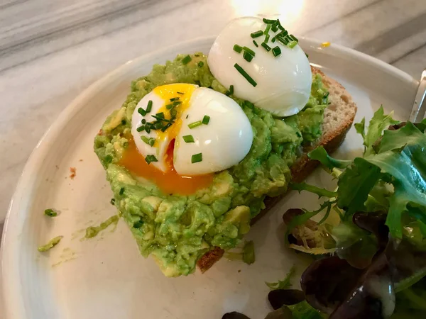 Smashed Avocado Tartine Paste with Boiled Eggs with Bread Slice. — Stock Photo, Image