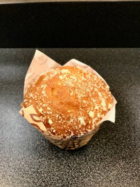 Taze Pişmiş Muffin Hazır Dark Surface Üzerinde Eat.