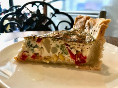Quiche Tart Kis / Sebze Pasta Dilim Restoranda Tabak ile Servis