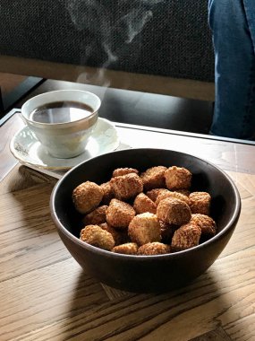 Susamlı Türk Tuzlu Fırın Simit Topları Kahke Simit / Tuzlu Atıştırmalıklar. 
