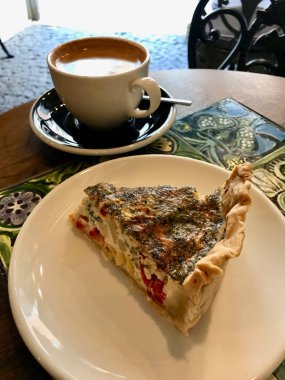 Quiche Tart Kis / Sebze Pasta Dilim Restoranda Tabak ile Servis