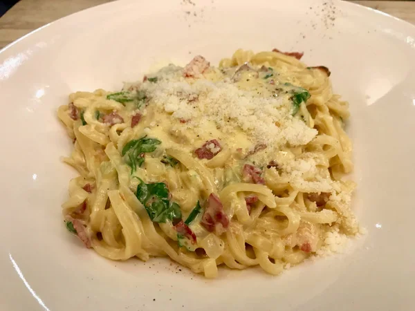 Parmesan Peynirli Carbonara Spagetti Makarna