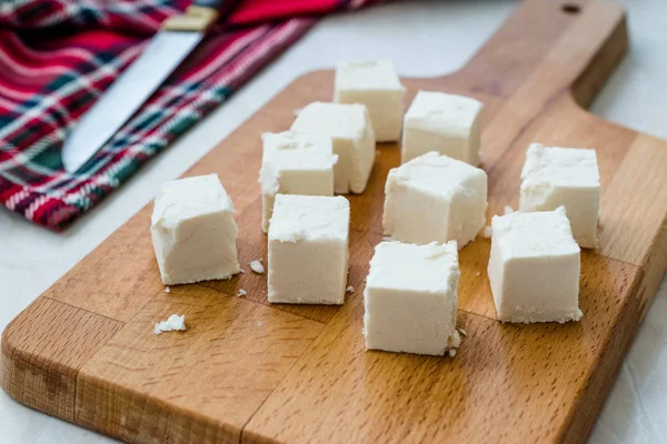 Turco tradicional Kastamonu Cekme Helva / Halva na placa de madeira — Fotografia de Stock