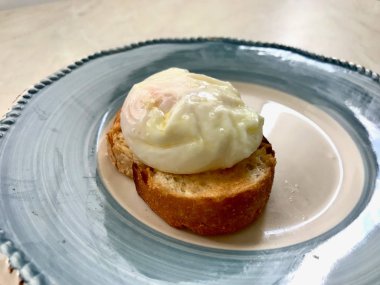 Kahvaltıda Tost Ekmeğinde Haşlanmış Yumurta.