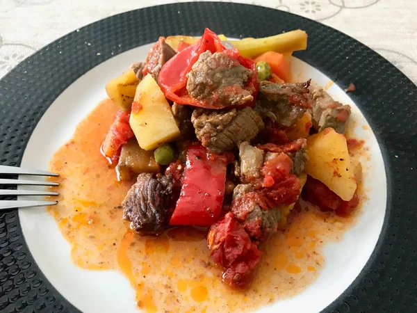 Turlu - 土耳其炖蔬菜与土豆和茄子 / 茄子. — 图库照片