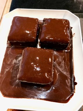 Çikolata Soslu Islkek / Brownie Satılık.