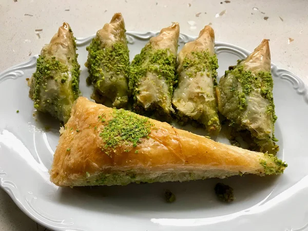 Baklava turque Havuc Dilim et Sobiyet dans une boîte en plastique / paquet — Photo