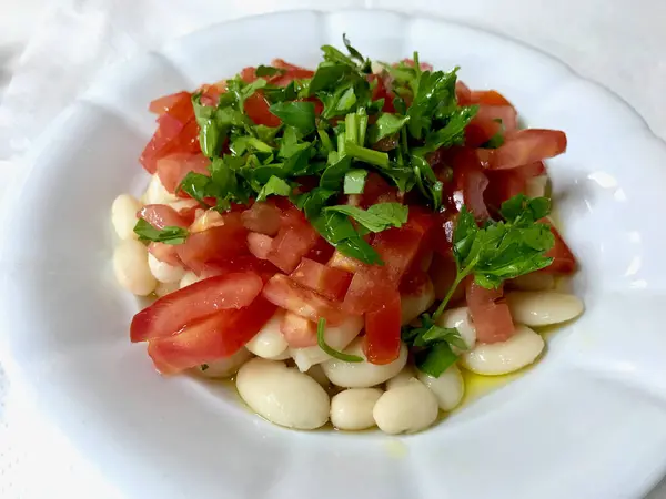 Turkish Piyaz Salad with Beans and Tomatoes. — Stock Photo, Image