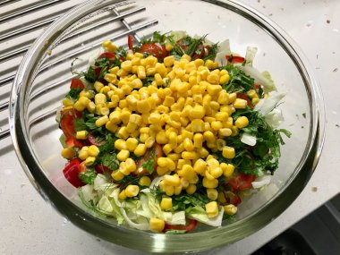 Taze Mısır Salatası Cam Kase Mix hazır.