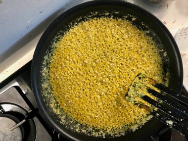 Cafe De Paris Sos Tavada Pişirmeye Hazır / Sarı Sos.