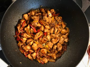 Soya Soslu Mançuryalı Tavuk, Demir Wok Tavada Julienne Sebzeler / Asya Usulü Yemek.