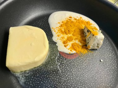 Tavada Sarı Cafe de Paris Sosu Pişirme ve Hazırlama.