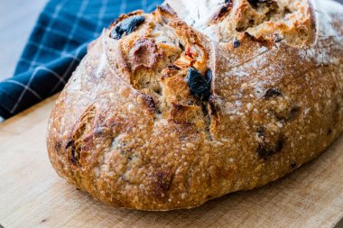 Kuru Domatesli Ve Siyah Zeytinli Esnaf Fırını Ekmeği Hazır t