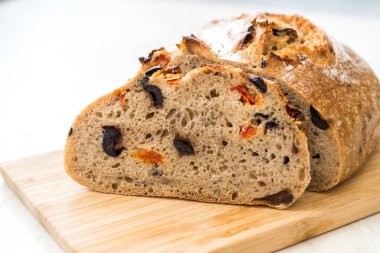 Kuru Domatesli Ve Siyah Zeytinli Esnaf Ekmek Yemeye Hazır. 