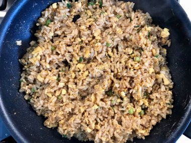 Tavada Soya Soslu Risotto Pilavı ve Yumurta.