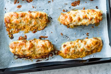 Fırında Kabak Kabak Peynir ve Dereotu Dolması.